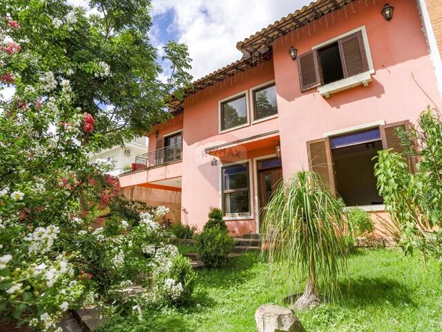 Imagem: A casa em condomínio possui 3 Dormitórios, 3 Suítes, 4
