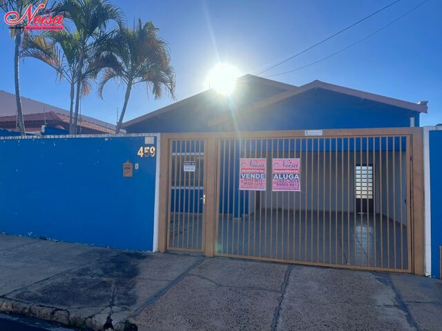 Imagem: A casa possui 3 Dormitórios, 1 Suíte, 1 Banheiro, 1 Vaga