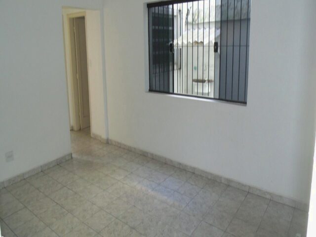 Imagem 5: Prédio Comercial à Venda em Santos-SP: 2 Quartos, 1 Sala, 2 Banheiros, 70m² no Centro