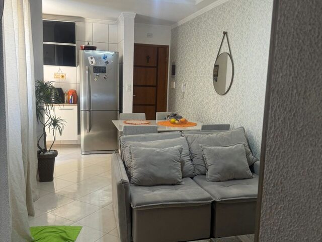 Imagem: O apartamento possui 2 Dormitórios, 1 Suíte, 2 Banheiros,