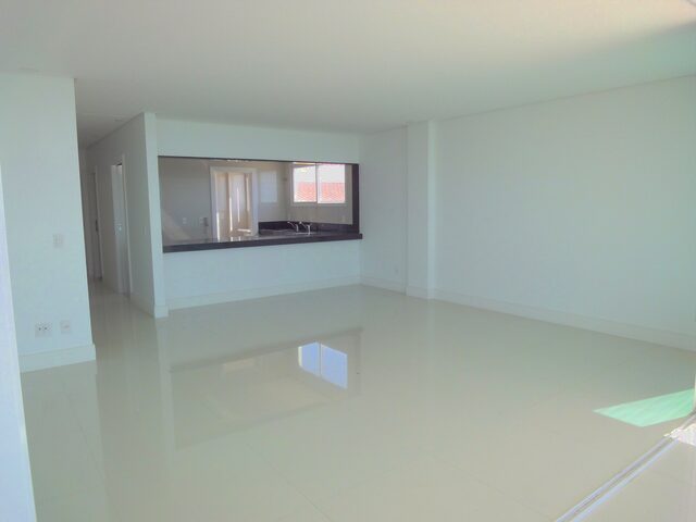 Imagem 11: Excelente Apartamento 4 Quartos À Venda de Frente para o Mar da Enseada Azul