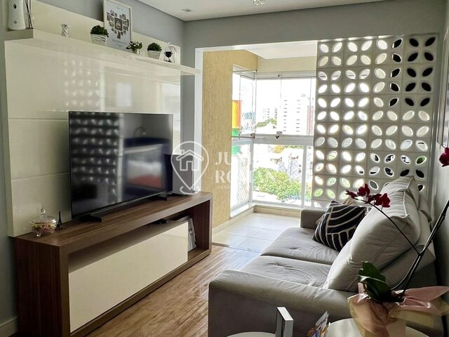 Imagem: O apartamento possui 2 Dormitórios, 1 Suíte, 2 Banheiros,