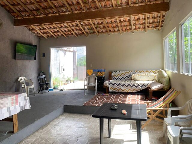 Imagem: A casa possui 2 Dormitórios, 3 Banheiros, 2 Vagas na