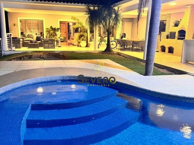 Imagem: Casa Alto Padrão - Ampla Casa com Piscina