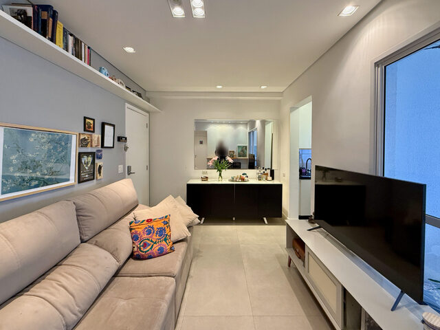 Imagem: O apartamento possui 2 Dormitórios, 1 Suíte, 2 Banheiros,