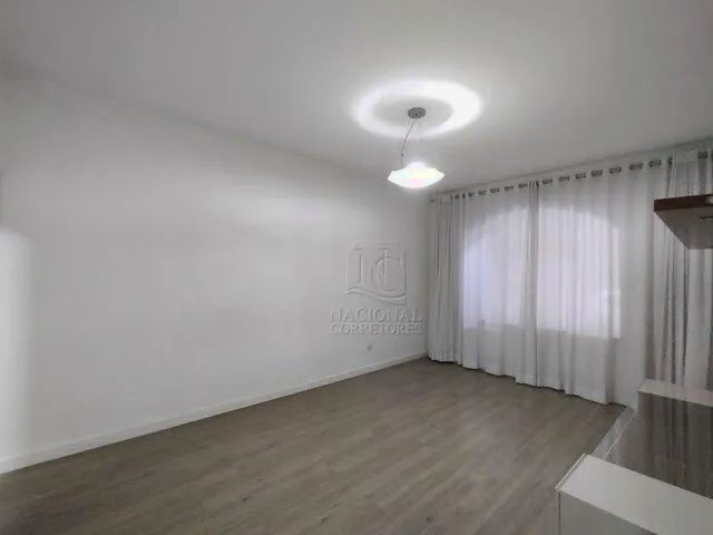 Imagem: A casa possui 3 Dormitórios, 2 Banheiros, 2 Vagas na