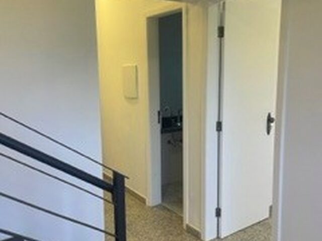 Imagem 16: Casa de 03 Pavimentos - Toda Reformada - Apta para Financiamento - Excelente Localização