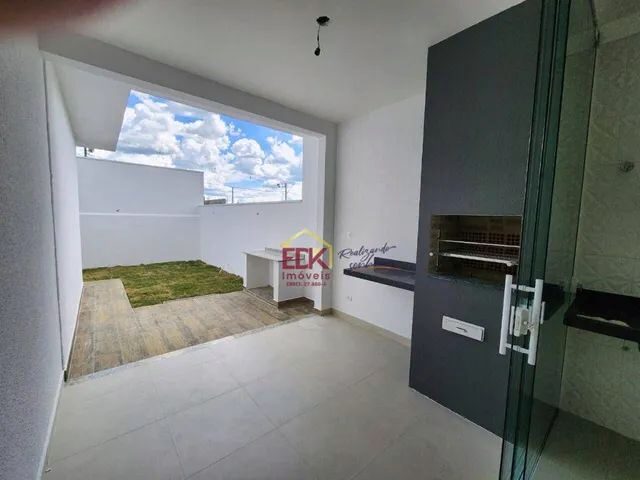 Imagem: A casa em condomínio possui 3 Dormitórios, 2 Banheiros, 4