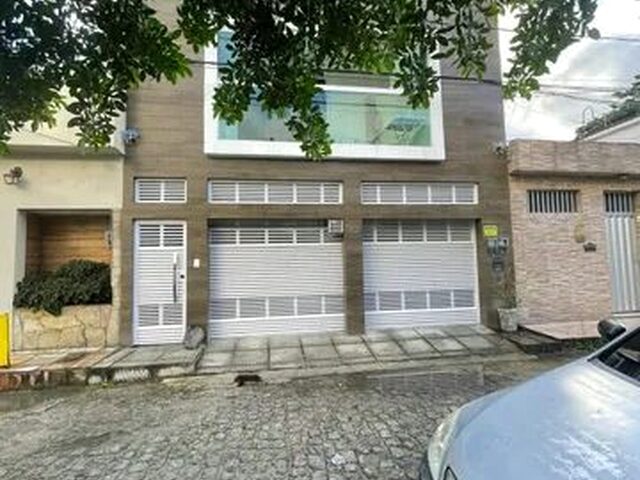 Imagem: O apartamento possui 4 Dormitórios, 2 Banheiros, 280m² de