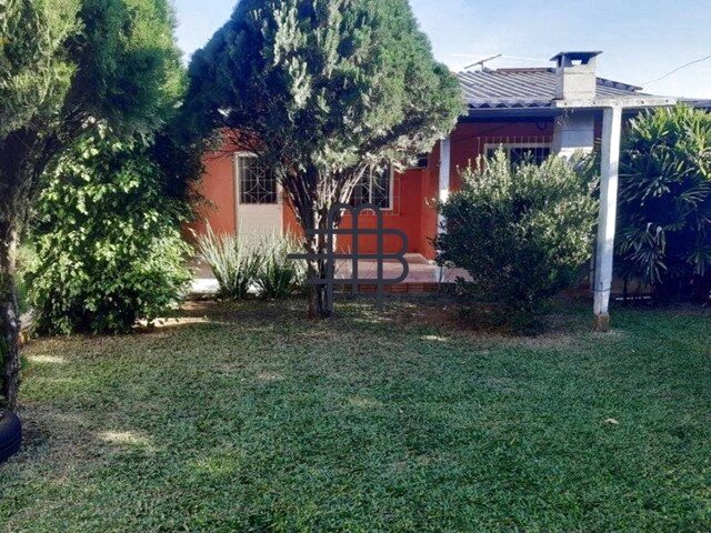 Imagem: A casa possui 3 Dormitórios, 1 Banheiro, 5 Vagas na