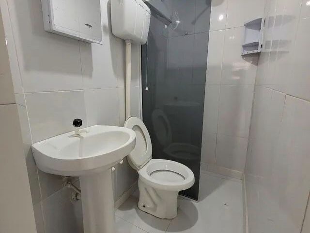 Imagem 5: Aluga-Se Kitnet Grande com Cozinha, Área de Serviço, Sala, Banheiro, Quarto e Varanda