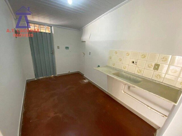 Imagem 5: Casa com 2 Dormitórios para Alugar por R$ 900,00/Mês - Funcionários - Montes Claros/Mg