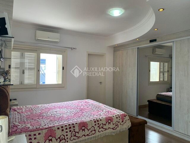 Imagem: A casa em condomínio possui 3 Dormitórios, 1 Suíte, 3