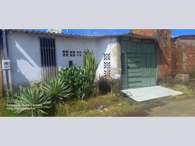 Imagem: A casa possui 2 Dormitórios, 1 Banheiro, 2 Vagas na