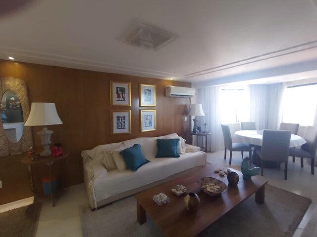 Imagem: O apartamento possui 1 Dormitório, 1 Suíte, 2 Banheiros,
