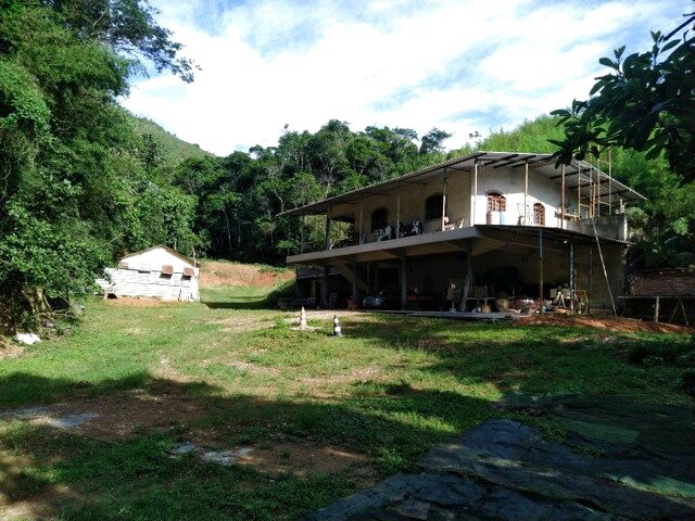Imagem: A chácara possui 3 Dormitórios, 1 Suíte, 41.000m² de