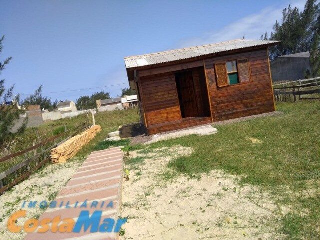 Imagem 4: Casa de Madeira a Poucos Metros do Mar
