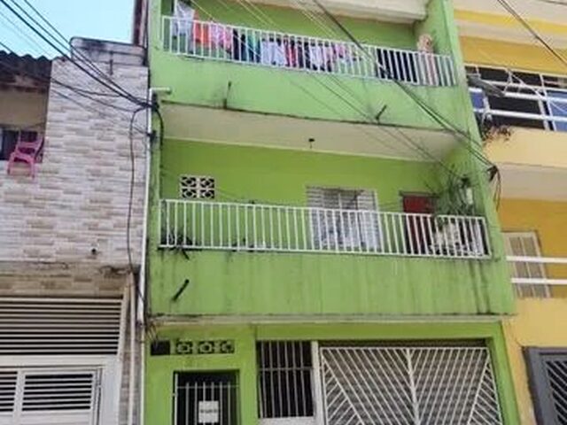 Imagem: A casa possui 5 Dormitórios, 5 Banheiros, 1 Vaga na