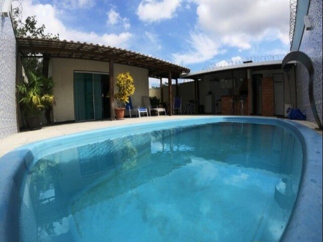 Imagem: Linda Casa com Piscina a Venda na Praia