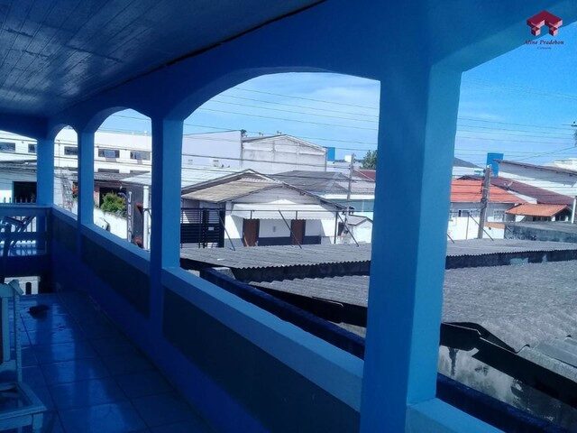 Imagem: A casa possui 5 Dormitórios, 2 Banheiros, 2 Vagas na