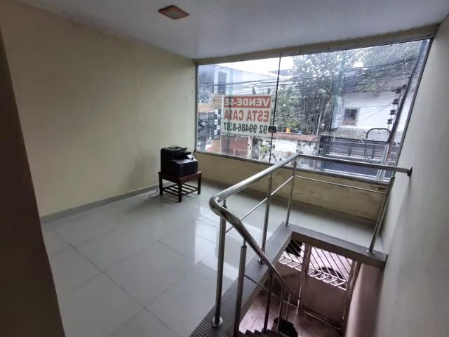 Imagem 6: Excelente Casa 2 Pisos C/ 5 Qts Sendo 4 Suítes Prox. Bola do Coroado / Titulo Definitivo