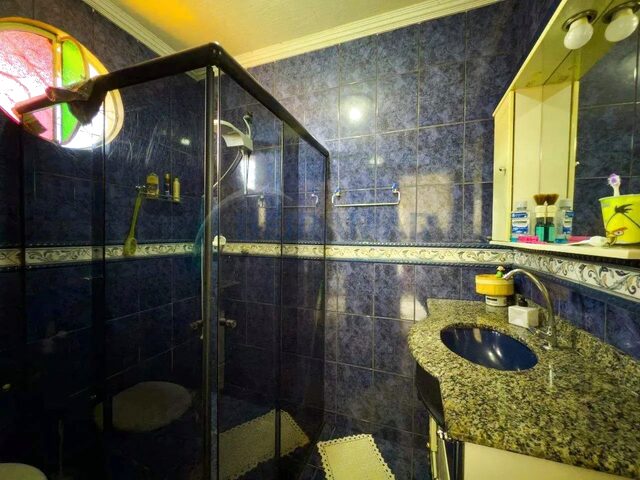 Imagem 4: Casa 5 Quartos, 4 Suítes, 3 Pavimentos, Casa Extra, 2 Vagas de Garagem À Venda na Qe 42
