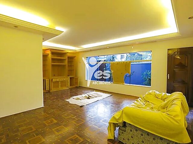 Imagem: A casa possui 3 Dormitórios, 1 Suíte, 3 Banheiros, 5