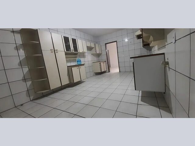 Imagem 8: Comercial: 4 Suítes, 5 Wcs, Duas Salas, Coz Ampla, 5 Vagas. Boa para Restaurante
