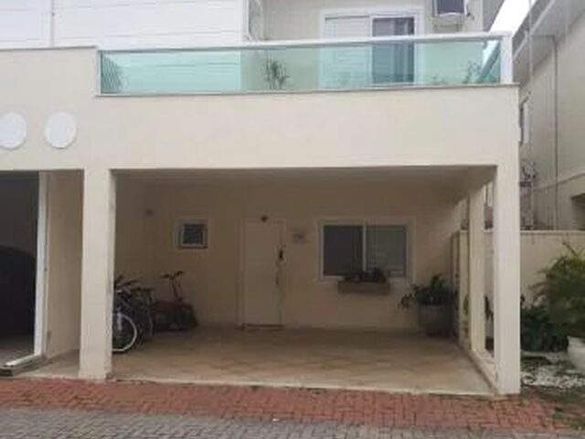 Imagem: A casa em condomínio possui 4 Dormitórios, 4 Banheiros, 2