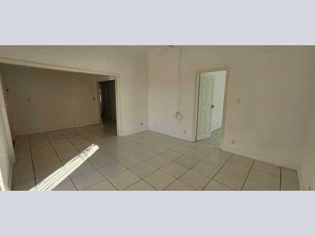 Imagem 11: Casa para Aluguel Tem 524 Metros Quadrados com 6 Quartos em Centro -...
