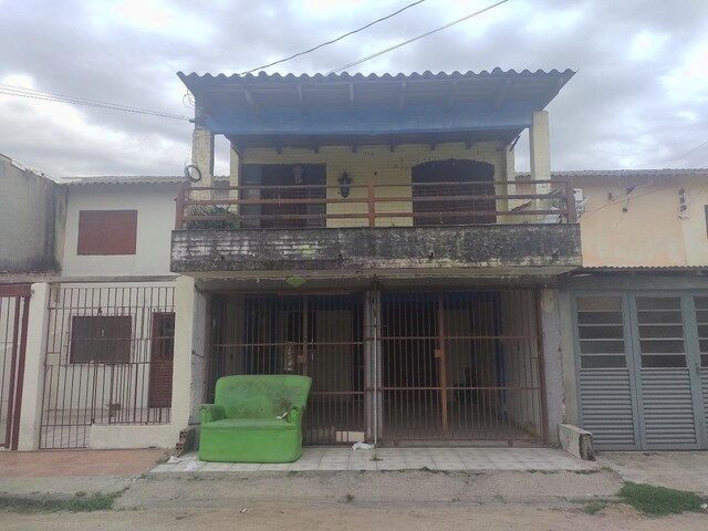 Imagem: A casa possui 3 Dormitórios, 2 Banheiros, 130m² de Área