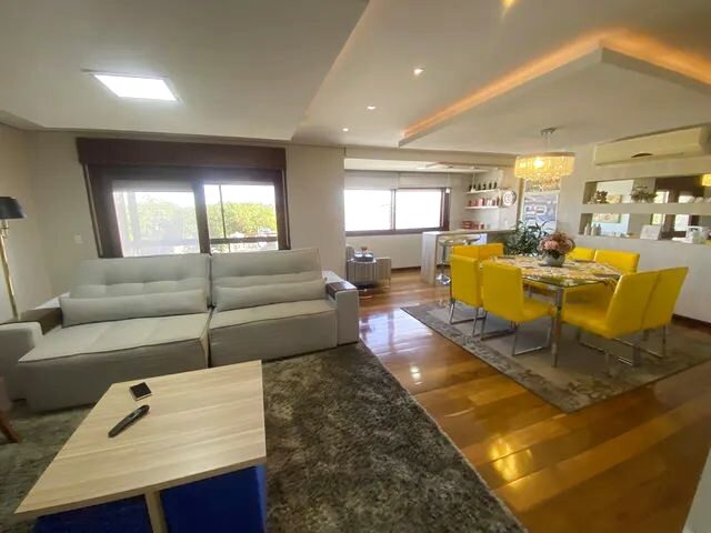 Imagem 4: Duplex para Aluguel e Venda Possui 325 Metros Quadrados com 4 Quartos em Centro - Pelotas