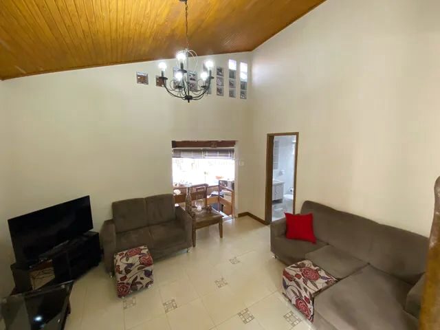 Imagem 15: Casa Semimobiliada, com Piscina, À Venda na Vl. Agari em Apucarana (Próx. Ao Colégio