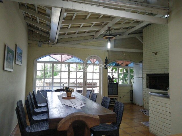 Imagem 10: Casa para Venda com 240 Metros Quadrados com 4 Quartos em Itacorubi - Florianópolis - Sc