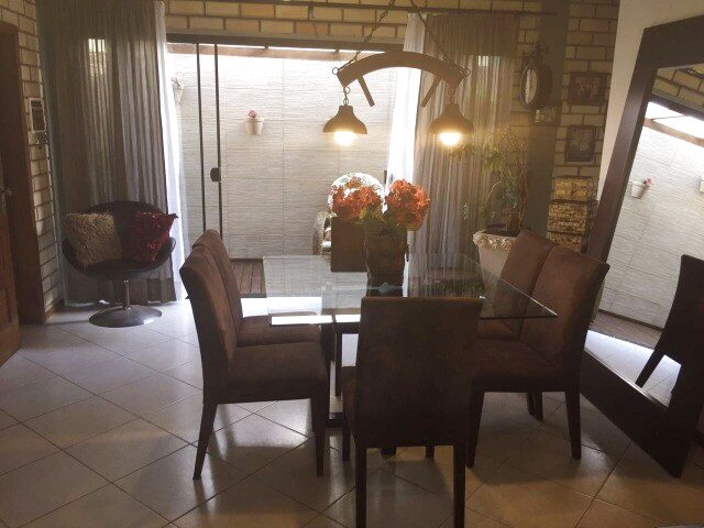 Imagem 8: Casa para Aluguel de Temporada em Florianopolis Belíssima Casa de 3 Dormitórios Sendo