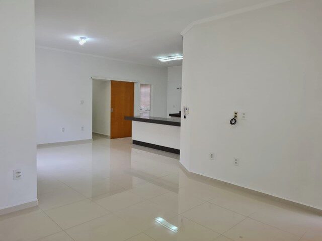 Imagem 6: Casa para Venda Tem 169 Metros Quadrados com 3 Quartos em -...