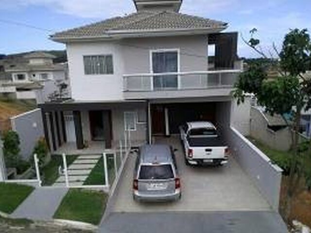 Imagem: A casa em condomínio possui 4 Dormitórios, 4 Suítes, 5