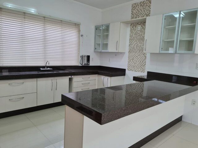 Imagem 4: Casa para Venda Tem 169 Metros Quadrados com 3 Quartos em -...