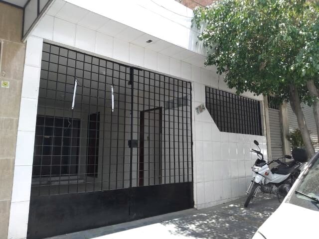 Imagem: A casa possui 3 Dormitórios, 1 Suíte, 2 Banheiros, 1 Vaga
