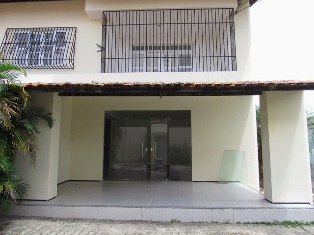 Imagem 4: Casa para Aluguel Possui 300 Metros Quadrados com 5 Quartos em Edson Queiroz - Fortaleza