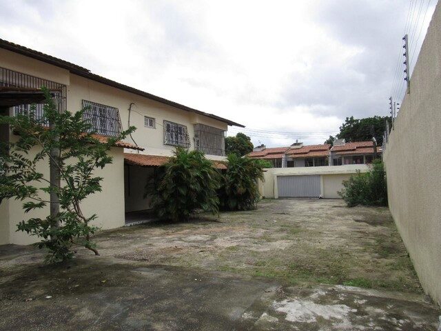 Imagem 6: Casa para Aluguel Possui 300 Metros Quadrados com 5 Quartos em Edson Queiroz - Fortaleza