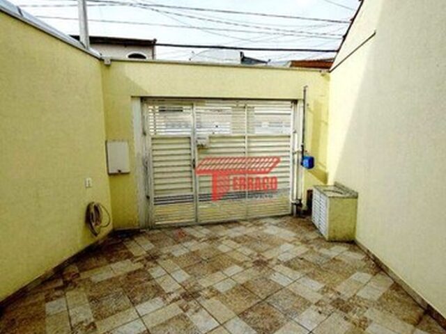 Imagem: A casa em condomínio possui 2 Dormitórios, 2 Suítes, 3