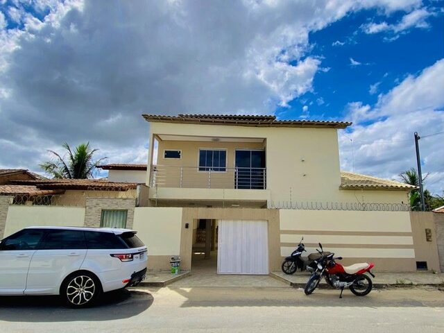 Imagem: A casa possui 3 Dormitórios, 1 Suíte, 3 Banheiros, 3