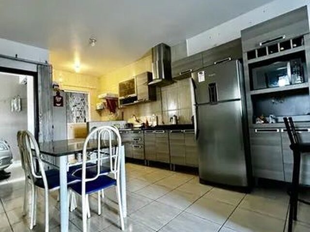 Imagem 7: Casa de Esquina Averbada Possui 71 M² com 2 Quartos em Espinheiros - Joinville - Sc