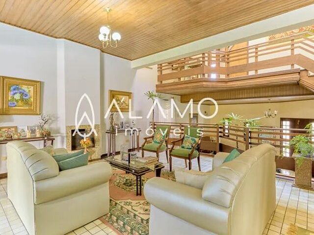 Imagem 15: Casa com Amplo Terreno e 06 Dormitórios