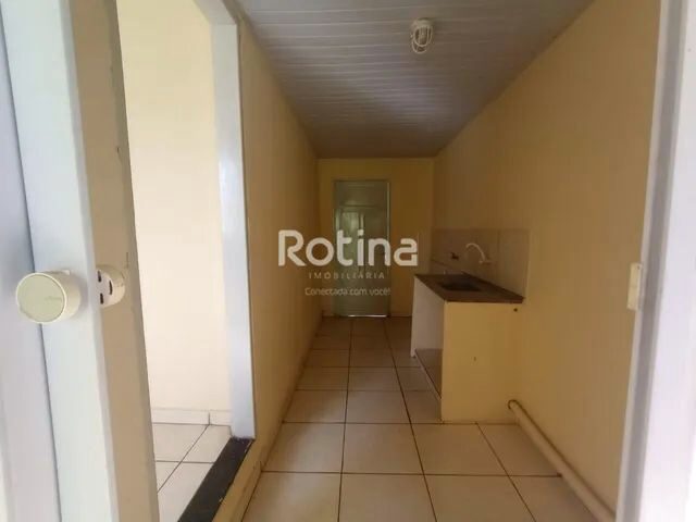 Imagem 2: Casa para Alugar, 2 Quartos, 1 Vaga, Presidente Roosevelt - Uberlândia/Mg - R$ 890,00