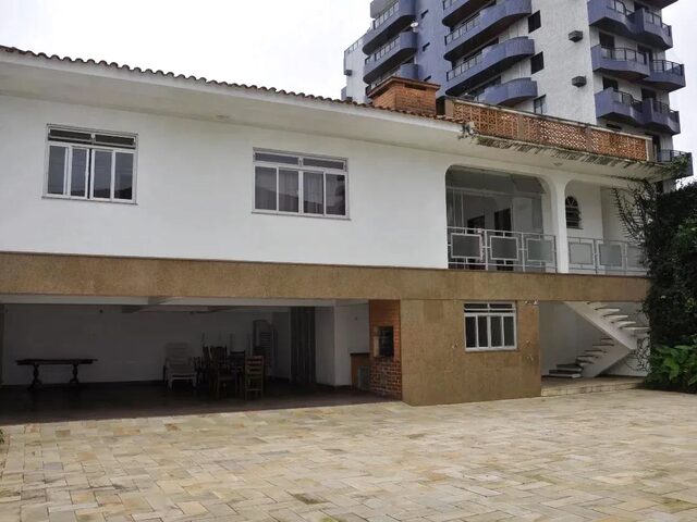 Imagem 5: Imóvel para Venda Possui 700 Metros Quadrados com 9 Quartos em Centro - Guaratuba - Pr