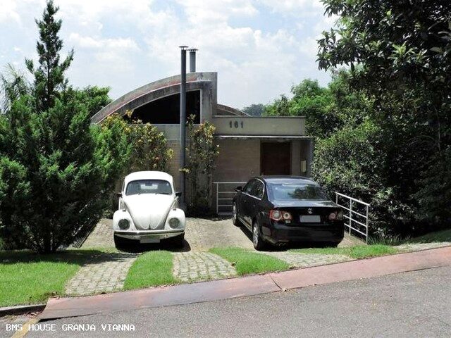Imagem: A casa possui 3 Dormitórios, 1 Suíte, 5 Banheiros, 2