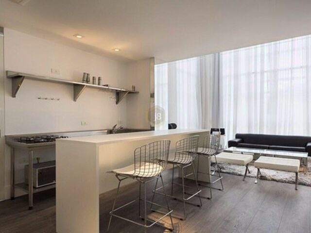 Imagem 13: Excelente Loft Decorado com 120 de Área Privativa e Pé Direito de 6.40Mts no Batel