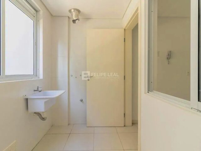 Imagem 6: Apartamento 03 Dormitórios (01 Suíte) e com 2 Vagas, na Praia Comprida São José